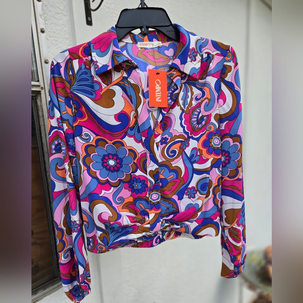 INTEMPO NWT: Women's Floral Print Top - Multicolor.            2